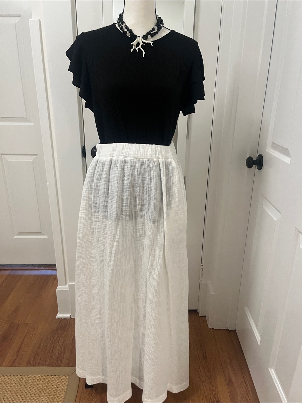 Three dots 💯% Cotton Gauze Skirt Elastic Waist Pockets Sheer Coverup LikeNew Med